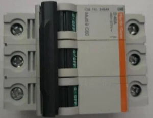 SQUAREDC MG24544 Circuit Breakers Thermal Magnetic Protector 3P 40A 480Y/277V - Picture 1 of 4