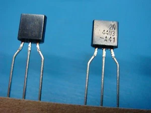 (40) FSC 2N4403 0.6A 40V 3TO-92 GP BJT PNP AMPLIFIER TRANSISTOR ROHS CUT TAPE - Bild 1 von 5