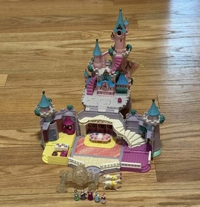 Carruaje y figuras del castillo de bolsillo Polly de Cenicienta de Disney - ¡Se ilumina! Vintage 95 - Imagen 1 de 19