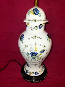 Lampe à poser en porcelaine à décor de fleurs Limoges électrifiée - Foto 1 di 13