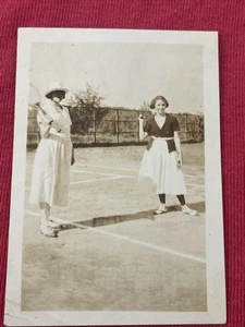 VINTAGE BLACK/WHITE PHOTO:  TWO AMERICAN GIRLS, TENNIS COURT, CIRCA 1920s - Picture 1 of 2