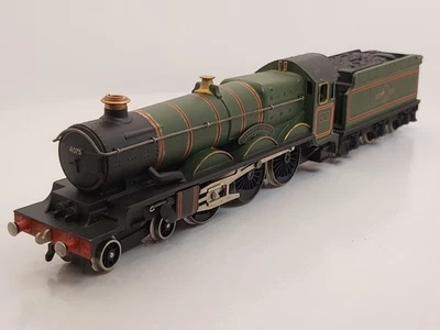 WRENN OO Gauge W2221 - BR 4-6-0 4075 'CARDIFF CASTLE' in late green - Boxed - Image 1 of 4
