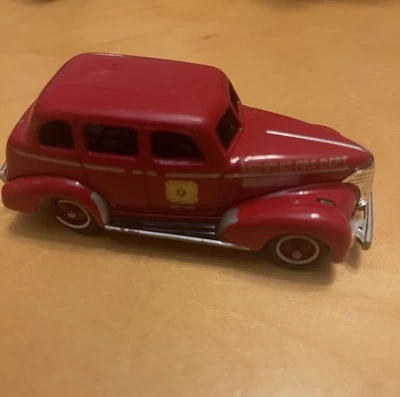 1:43 Corgi FIRE HEROES 1939 Chevrolet Sedan Memphis F.D. Fire Chief D1499 - Image 1 of 4