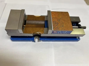 TORNILLO DE BANCO VERTEX VD-X4 4" ANG-FIXED SÚPER ABIERTO Y COMPACTO TIPO - Imagen 1 de 7