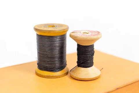 Antique Black Mercerized Cotton and Heavy Duty Machine Thread Spools Cover