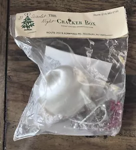 The Cracker Box Golden Oldie White Scarlet Night Antique Christmas Ornament Kit - Picture 1 of 12