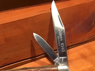 Vintage  1983 Queen Cutlery 2 Blade Trapper Knife #6140  Rogers Smooth Bone - Image 1 of 4
