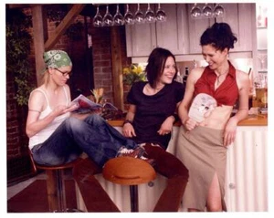 THE L WORD - CAST COLOR 8X10 PUBLICITY PHOTO - ALICE - SHANE - MARINA FERRER #2 - Picture 1 of 1