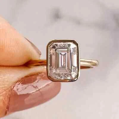 Anillo solitario de diamantes cultivados/CVD de laboratorio de oro rosa de 14 k corte esmeralda de 4 quilates con certificación IGI Foto 1 de 4