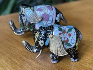 2 X Hermosas Estatuillas de Elefante Esmaltadas Cloisonné De Colección Diseño Floral Negro - Imagen 1 de 12