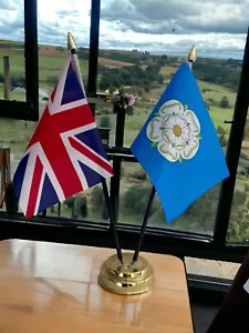 YORKSHIRE and UNION JACK UK TABLE DESKTOP FLAGS FLAG 6"X4" Leeds York Selby - Foto 1 di 1