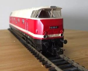 Piko 190/20 HO gauge DRG BR 118 diesel locomotive in red livery - Picture 1 of 13