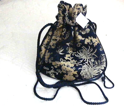 Lindo Monedero Brocado Satinado Dibujo Cuerda Negro N Dorado Largo Cordón Correa Forrado 7 x 8 Foto 1 de 3