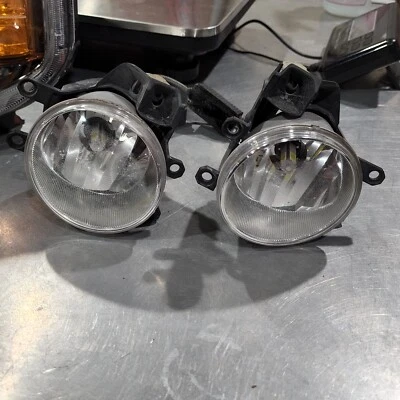 Luces antiniebla Koito 2014-2019 Toyota 4Runner OEM con bombillas LED 8121012230 8122012230 Foto 1 de 4