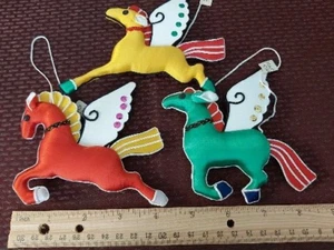 L'Art De Chine Noel Vintage Soft Christmas Trim Ornaments Set Of 3 Pegasus - Picture 1 of 7