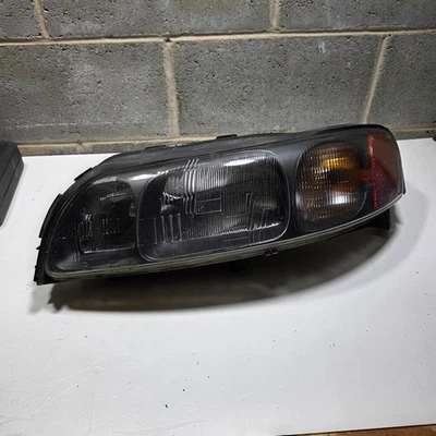 volvo s60 2004 车头灯总成替换件 OEM 驱动侧手表以获取信息 — 第 1/4 张图片