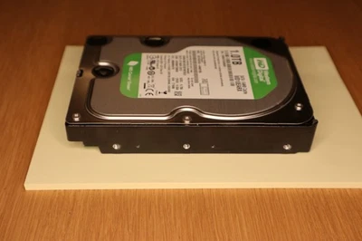 Western Digital WD Caviar Green 1TB 3.5 inch SATA 3 HDD WD10EARX +SATA cable - image 1 of 4