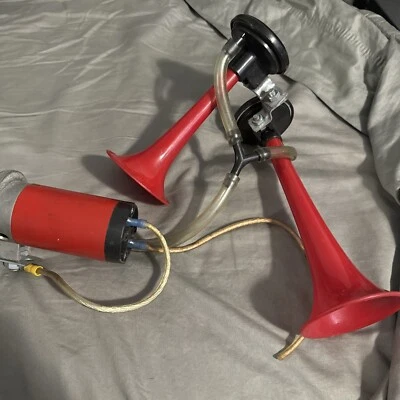 Doble bocina doble como en la foto sin probar Foto 1 de 3