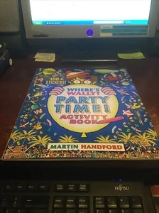 WHERE'S WALLY  PARTY TIME  STICKER ACTIVITY BOOK CHRISTMAS - Bild 1 von 1