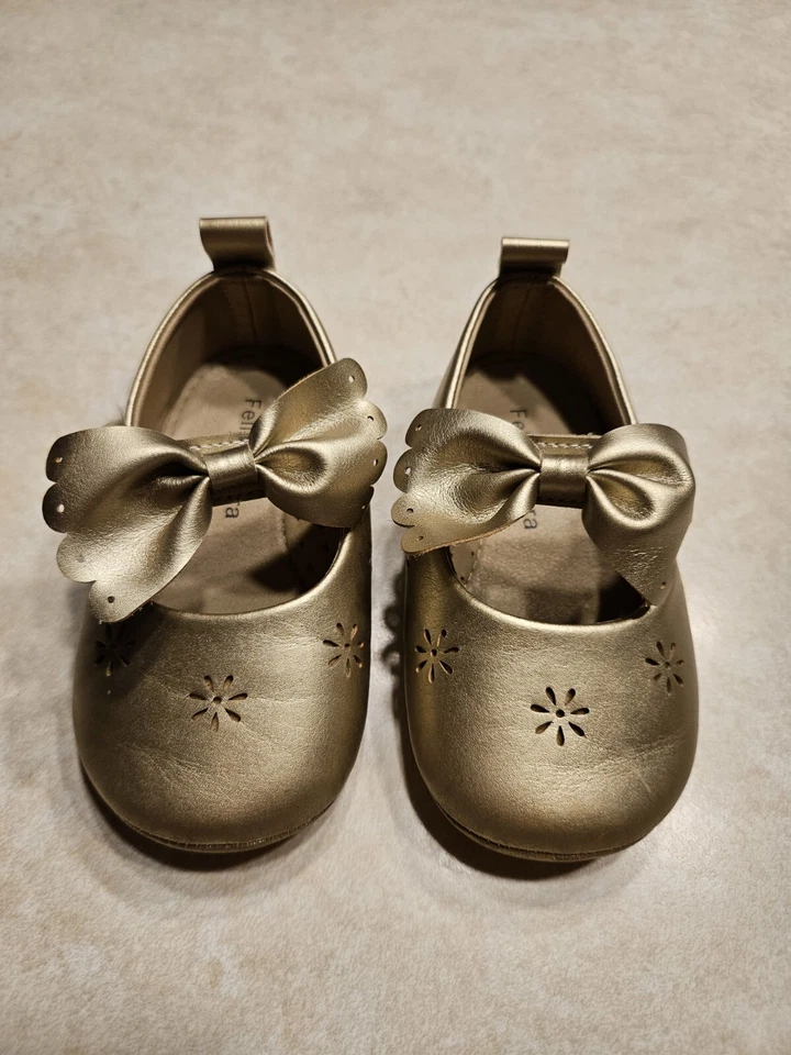 Pair of Gold Felix & Flora Toddler US Size 7 (140 mm/14 cm) - Pre-owned  - Image 1 of 4