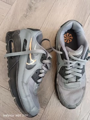 NIKE AIR MAX SIZE 4 - Image 1 of 4