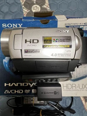 SONY HDR-UX5 DIGITAL HD VIDEO CAMERA RECORDER HANDYCAM 4.0MP Carl Zeiss 10x - Image 1 of 3