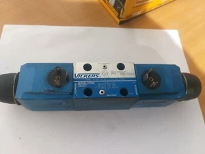 NEW NOS Vickers DG4V Series Solenoid Operated 4 Way Hydraulic Valve - Picture 1 of 2