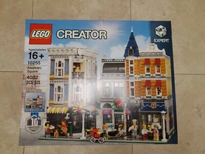 Lego Creator Expert Assembly Square (10255) - Brand New in Sealed Box - Picture 1 of 4