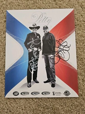 Cartão postal original assinado por Richard e Kyle Petty NASCAR  - Imagem 1 de 2