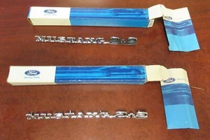 Mustang 1965-66 NOS 2+2 emblemas de guardabarros Fastback - Imagen 1 de 5
