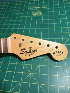 Fender Squier Bullet serie Stratocaster cuello 22 trastes Indonesia arce palo de rosa - Imagen 1 de 13