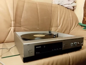 Philips D 5520/00 Plattenspieler inkl. Verstärker Speaker, Kopfhörer OUT - Bild 1 von 12
