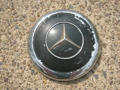 One factory 1960 to 1967 Mercedes Benz dog dish hubcap green - Image 1 of 4