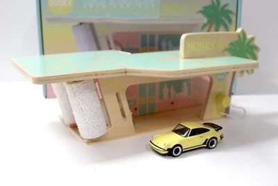 1:43 NOREV Gas Station di Palma Molle Servizio Diorama Legno + Porsche 911 - Immagine 1 di 3
