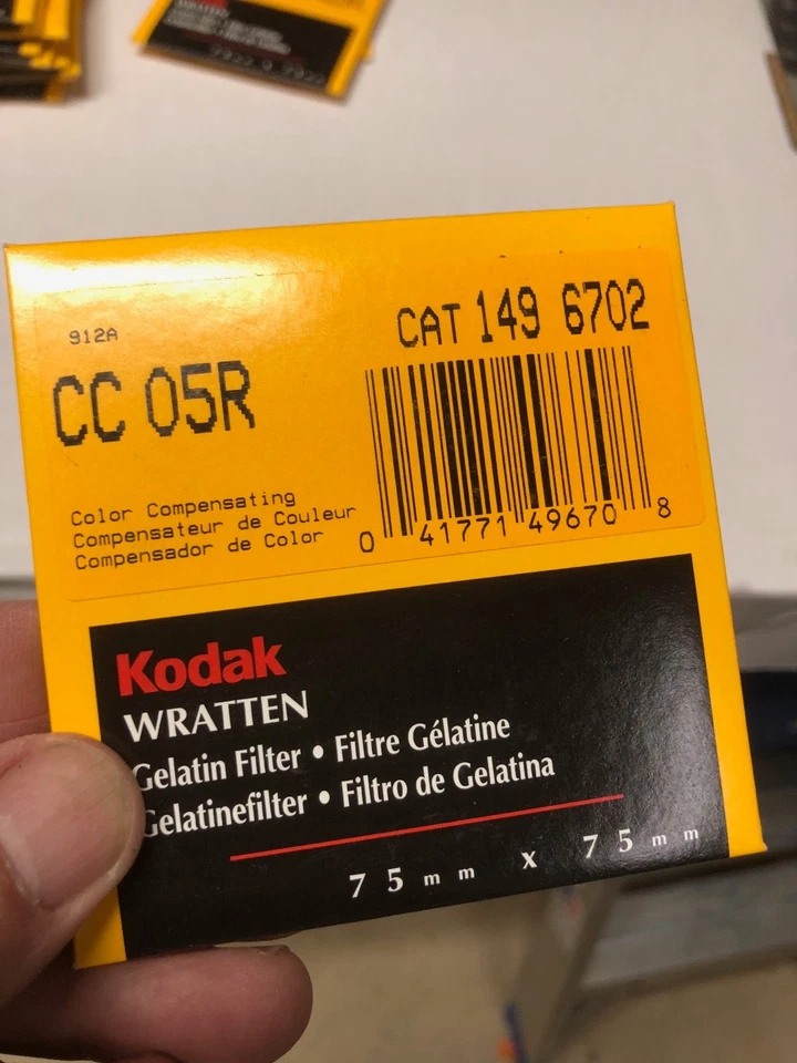 Kodak Wratten Gelatin Filter. 75mm x75mm 05 R - Image 1 of 1
