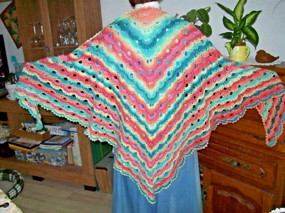 châle multicolore tricoté main - Photo 1/4