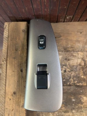 2003-08 Pontiac Vibe porta de passageiro swithc com acabamento fabricante de equipamento original - Imagem 1 de 2