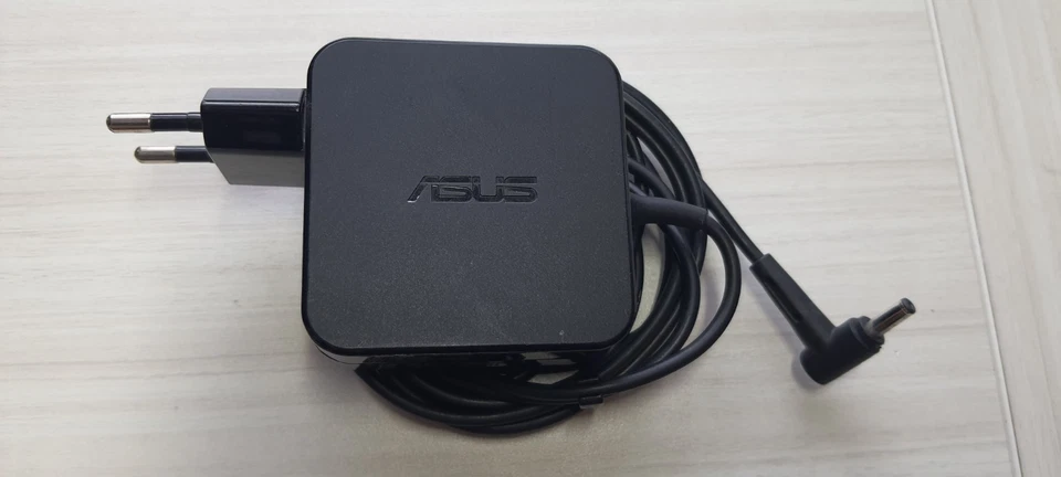 Genuine ASUS 45W AC Adapter AD883020 (19V 2.37A) Laptop Charger – 4.0mm x 1.35mm - Image 1 of 3
