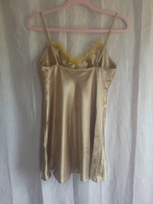 VESTIDO SIN MANGAS BABYDOLL VINTAGE DORADO CHEMISE AND BATA PEQUEÑO DE GILLIGAN & O'MALLY Foto 1 de 4