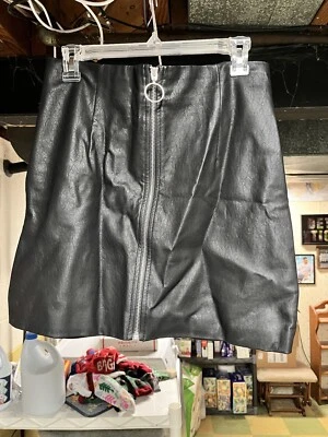 Minifalda Forever 21 negra de imitación de cuero talla grande  Foto 1 de 4