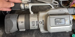 Sony Handycam DCR-VX1000 Digital Camcorder Mini DV Video Camera PARTS - Picture 1 of 10
