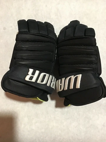 Colorado Avalanche Signed Game Used Landeskog Gloves 19-20 Avalanche Hologram Cover