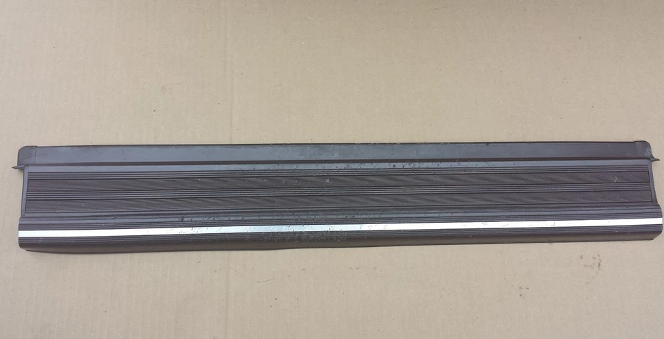 MERCEDES OEM PROTECTOR CONTRA RASGUÑOS ALFÉIZAR TRASERO DERECHO 300 350 420 SEL 560 SEL Foto 1 de 1