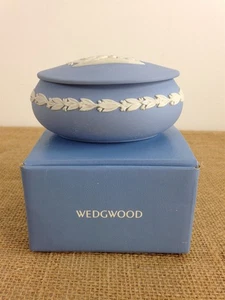 Joyero baratija ovalada azul claro de jaspe Wedgwood con tapa griego Apolo - Imagen 1 de 6