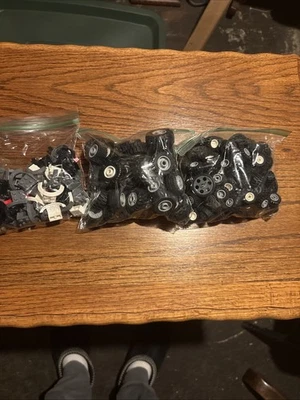 Pneus LEGO a granel - Imagem 1 de 4