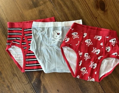 Meias de pelúcia Gymboree masculinas tamanho médio 7-8 cuecas pacote com 3 volta às aulas - Imagem 1 de 4