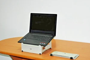 Supporto Portatile Pieghevole Alternativo Altezza 16 cm / 6,3'' per Lavoro Seduto - Foto 1 di 2