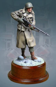 COLLECTORS SHOWCASE 120MM STATUETTE CS16011 WW2 AMERICAN INFANTRY WITH B.A.R. - Picture 1 of 1