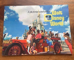 Libro Walt Disney World 1974 vintage - Un ricordo pittorico di Walt Disney World - Foto 1 di 6