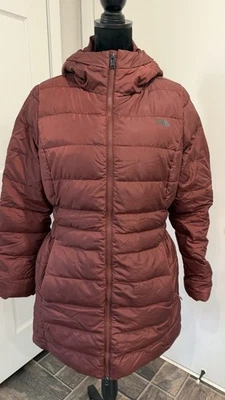Chaqueta acolchada North Face 550 Series Down Fill grande para mujer Foto 1 de 4